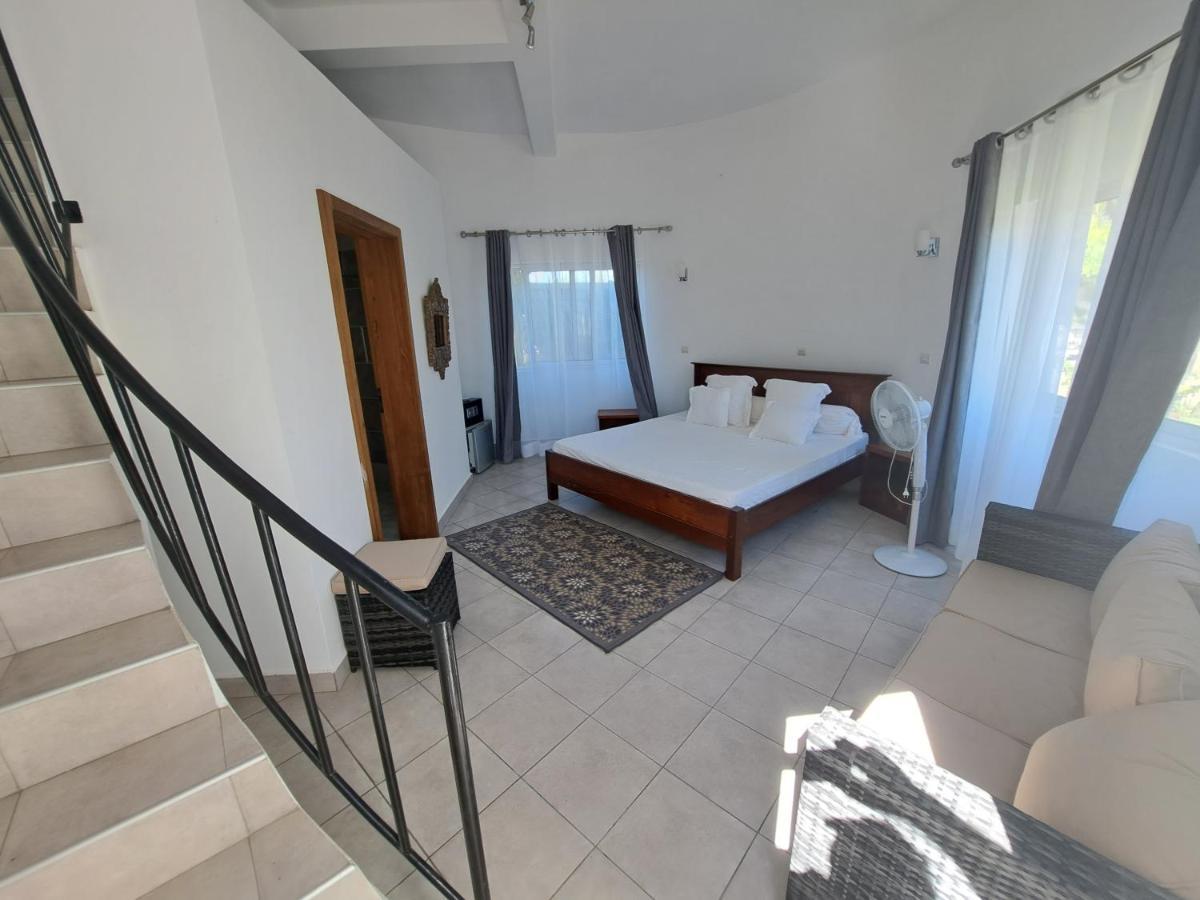 Aux 2 Metis Hotel Toliara Exterior photo