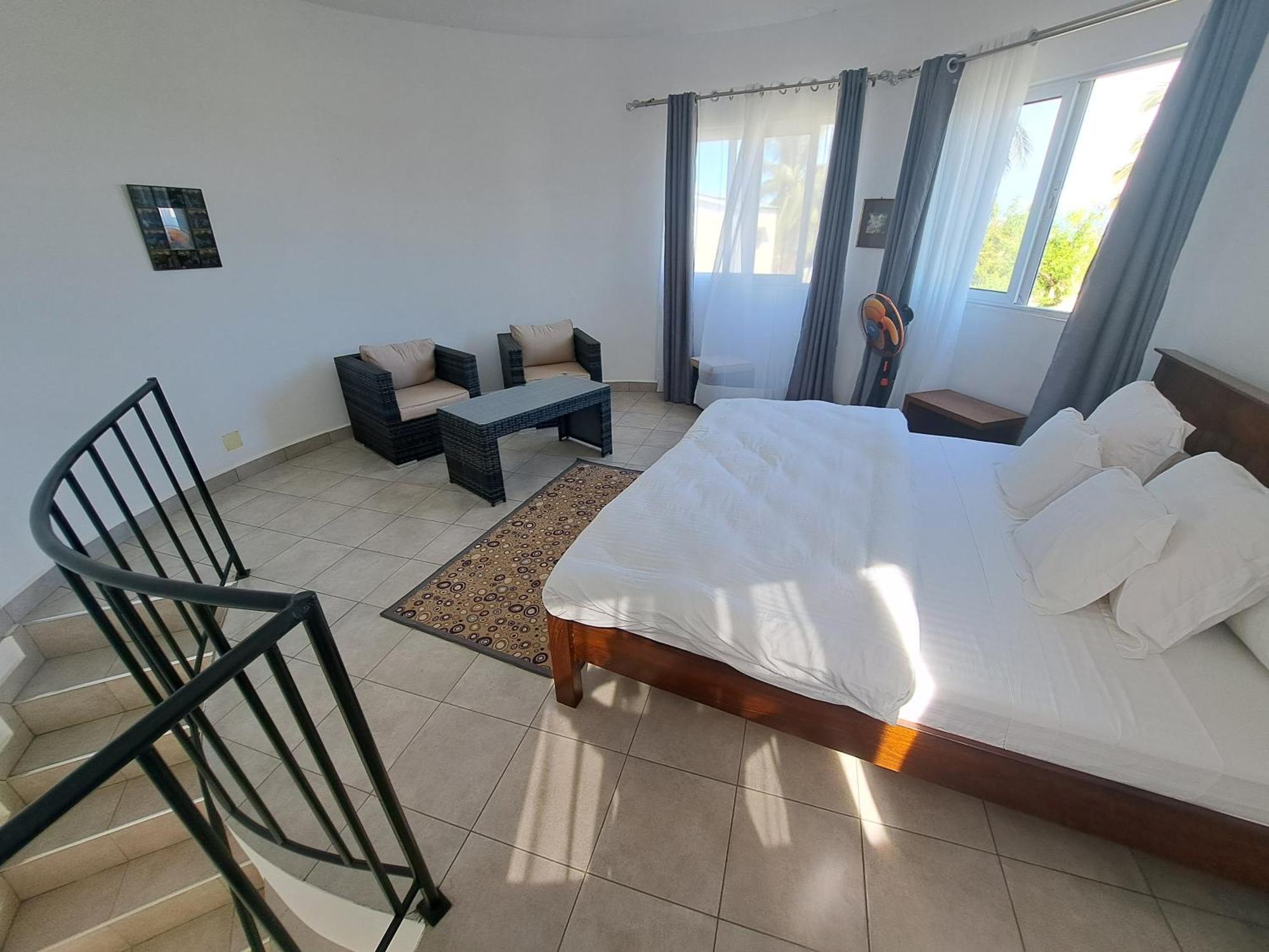 Aux 2 Metis Hotel Toliara Exterior photo
